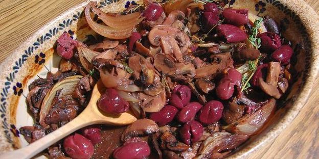 грибы, запеченные в красном вине