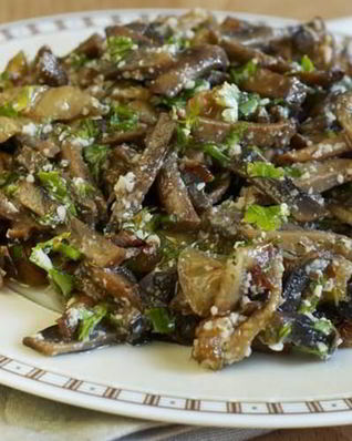 Грибы, жаренные с орехами