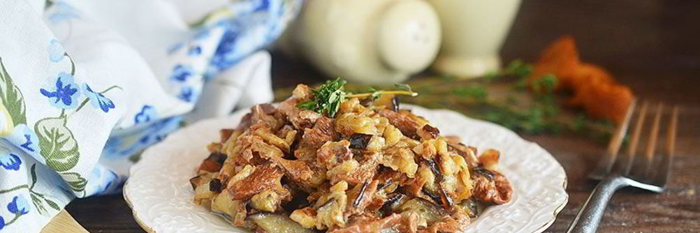 Лисички с баклажанами жареные