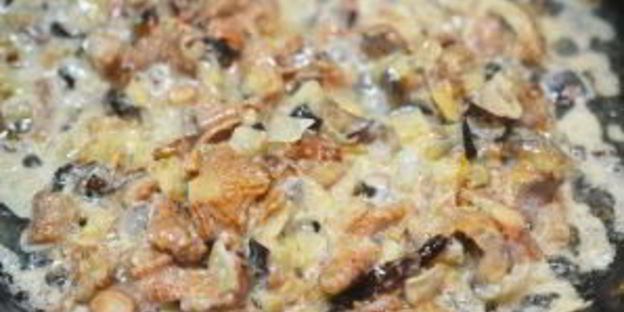 лисички с баклажанами жареные