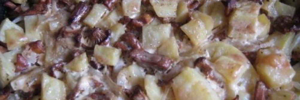 Лисички, запеченные под сыром