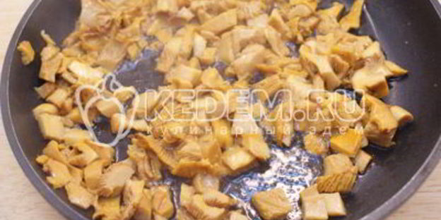 лисички жаренные со стручковой фасолью