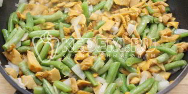 лисички жаренные со стручковой фасолью