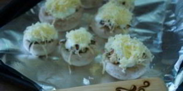 начиненные грибы в духовке