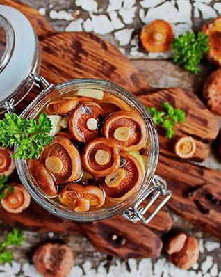 Рыжики в пряном маринаде