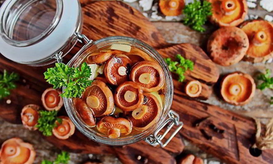 Рецепт рыжиков в пряном маринаде