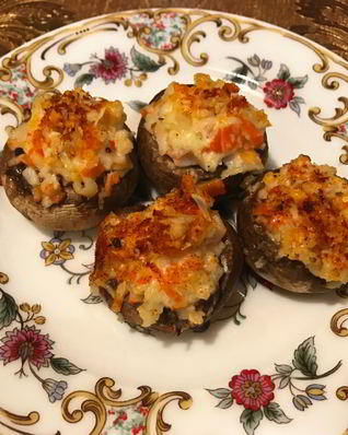 Шампиньоны фаршированные крабовым салатом