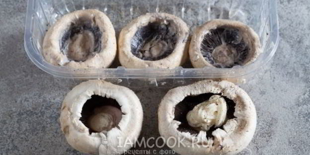 шампиньоны, фаршированные креветками