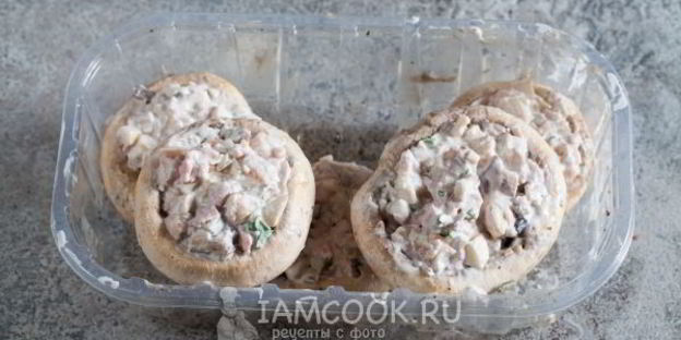 шампиньоны, фаршированные креветками