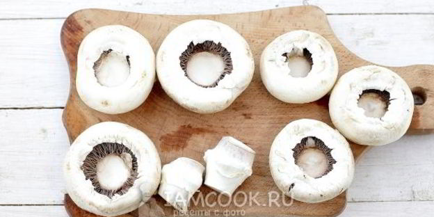 шампиньоны фаршированные курицей и сыром