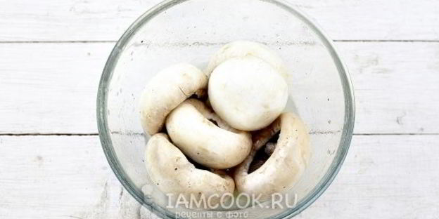 шампиньоны фаршированные курицей и сыром