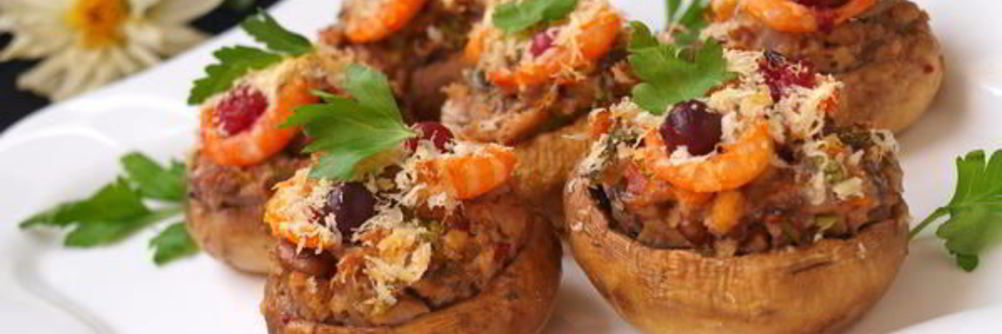 Шампиньоны фаршированные с креветками и клюквой