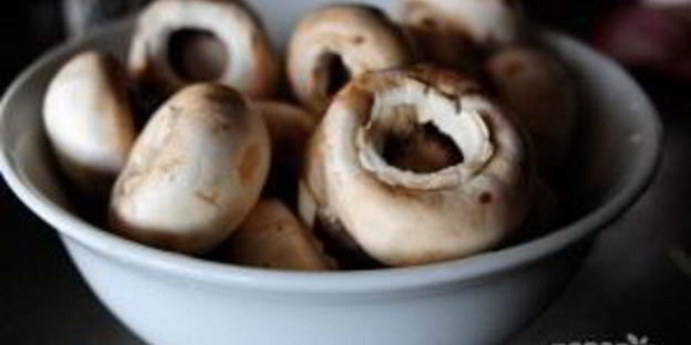 шампиньоны под сыром в духовке