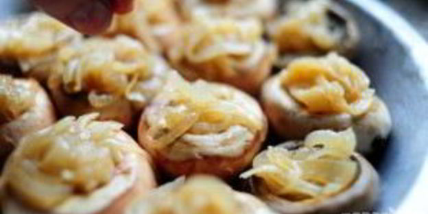 шампиньоны под сыром в духовке