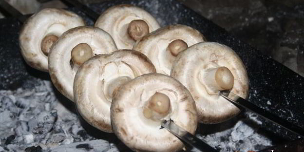 шампиньоны с чесночным ароматом на мангале