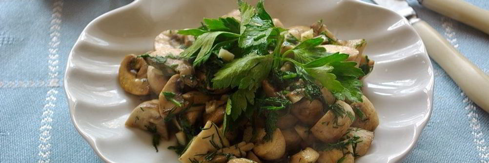 Шампиньоны с чесноком и зеленью