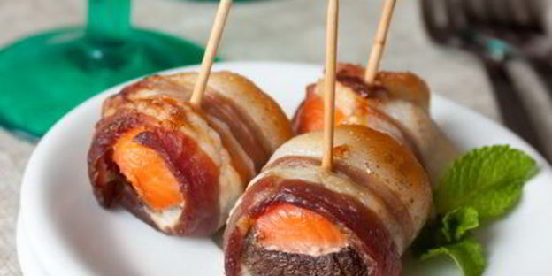 шампиньоны с лососем в беконе