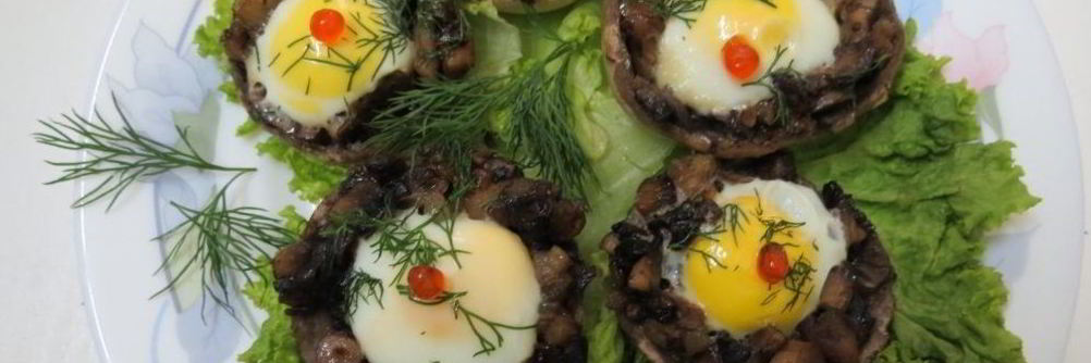 Шампиньоны с перепелиными яйцами в микроволновке