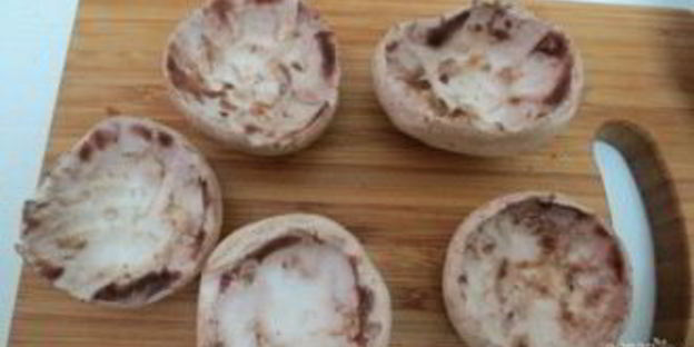 шампиньоны с перепелиными яйцами в микроволновке