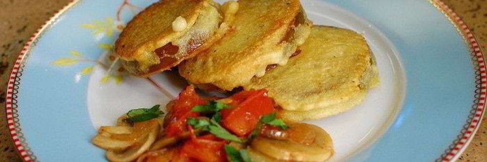 Шампиньоны с зеленым помидором, жаренным в кляре