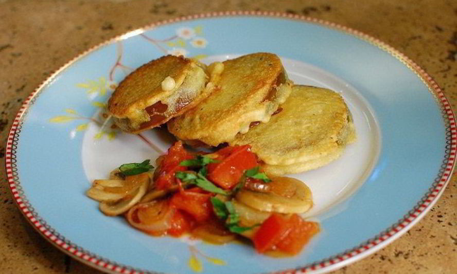 Рецепт шампиньонов с зеленым помидором, жаренным в кляре