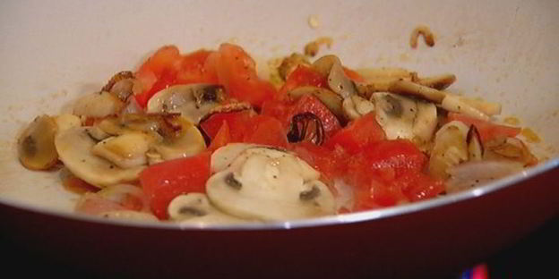 шампиньоны с зеленым помидором, жаренным в кляре