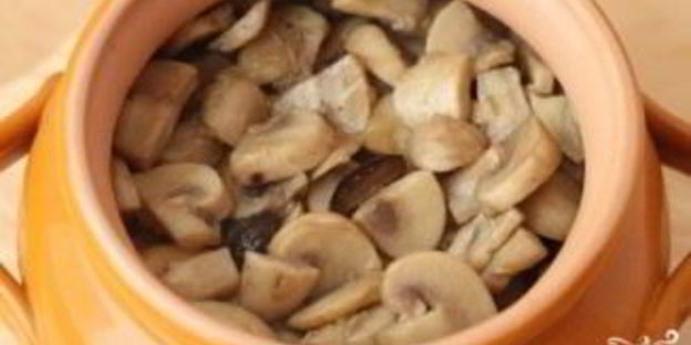 шампиньоны в горшочках