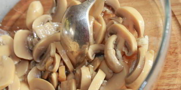 шампиньоны в коньячной заливке