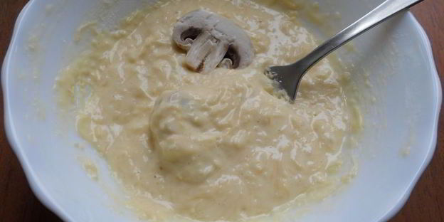 шампиньоны в сырном кляре