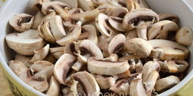 шампиньоны, запеченные с сыром и чесноком