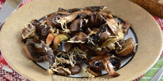шампиньоны, запеченные с сыром и чесноком