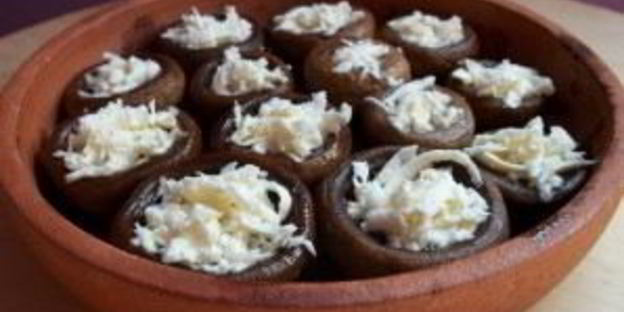 шампиньоны, запеченные с сыром в духовке