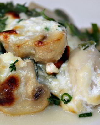 Шампиньоны запеченные в сметанно-сырном соусе