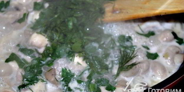 шампиньоны запеченные в сметанно-сырном соусе