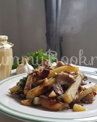 Вешенки с жареной картошкой