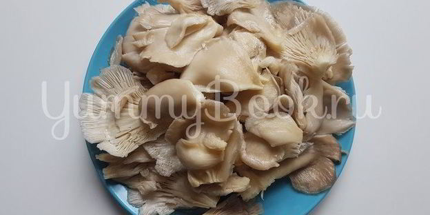 вешенки с жареной картошкой