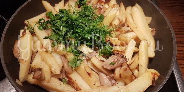 вешенки с жареной картошкой