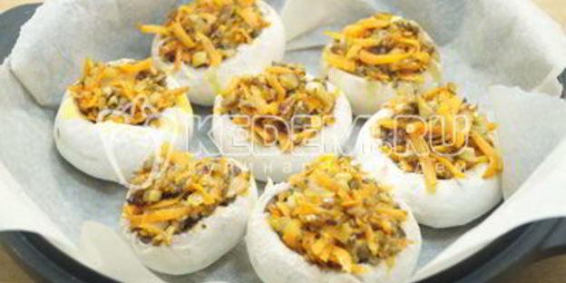 запеченные шампиньоны с овощами