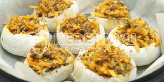 запеченные шампиньоны с овощами