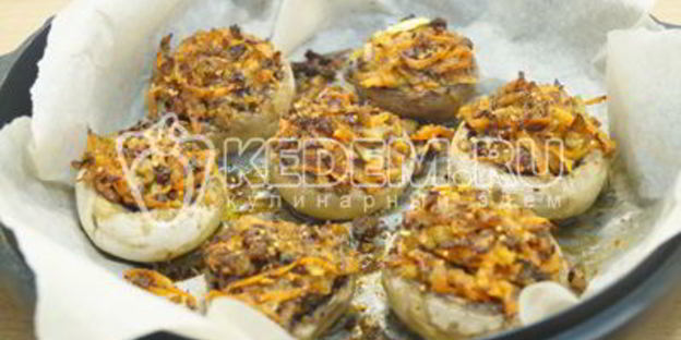 запеченные шампиньоны с овощами
