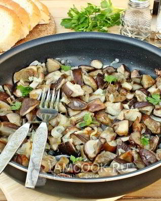 Жареные белые грибы с луком