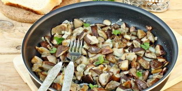 жареные белые грибы с луком