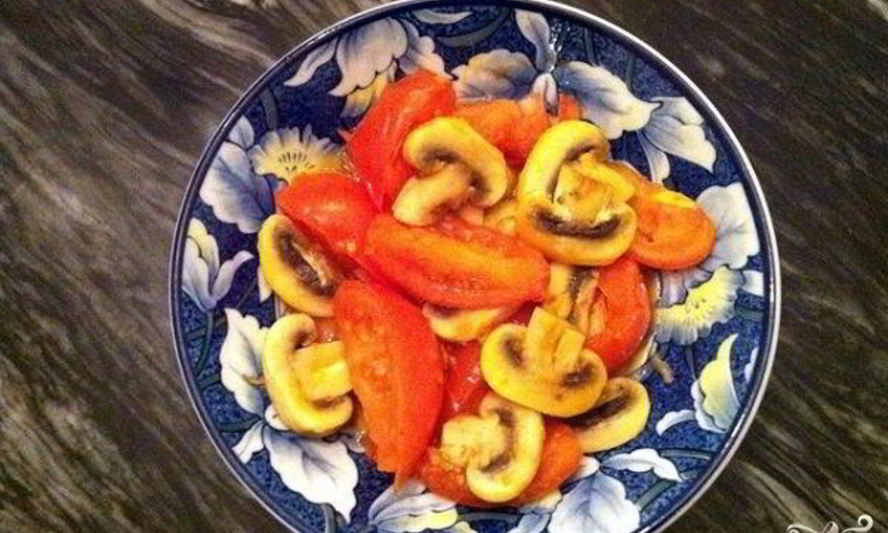 Рецепт жареных грибов с помидорами