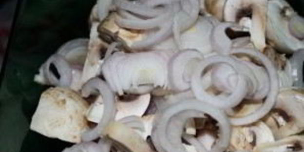 жареные грибы со свининой