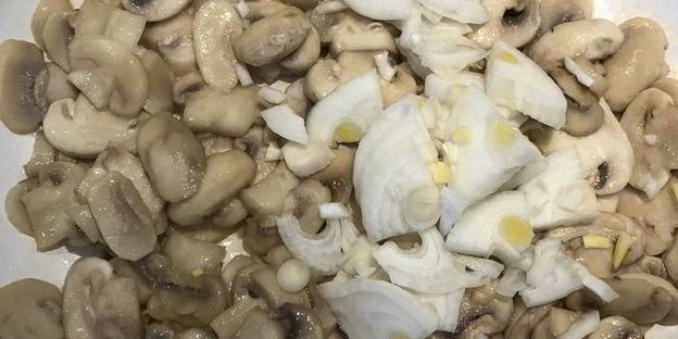 жареные шампиньоны в сметане