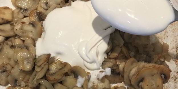 жареные шампиньоны в сметане