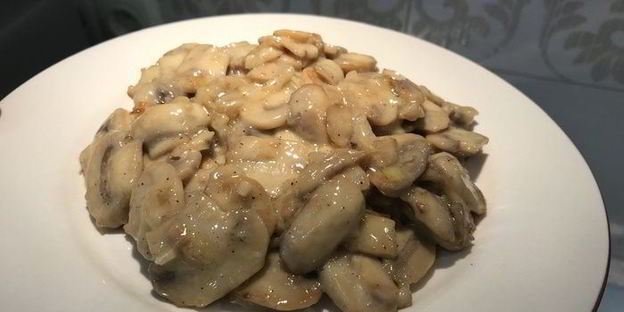 жареные шампиньоны в сметане