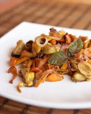 Жареные в духовке шиитаке, портобелло и шампиньоны с чесноком и розмарином