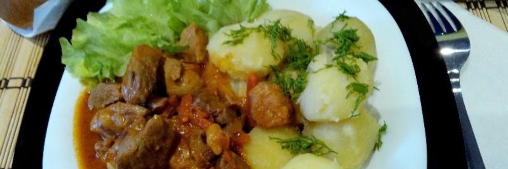 Гуляш из говядины в мультиварке