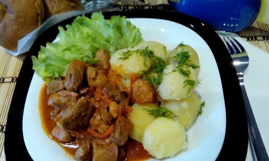 Рецепт гуляша из говядины в мультиварке